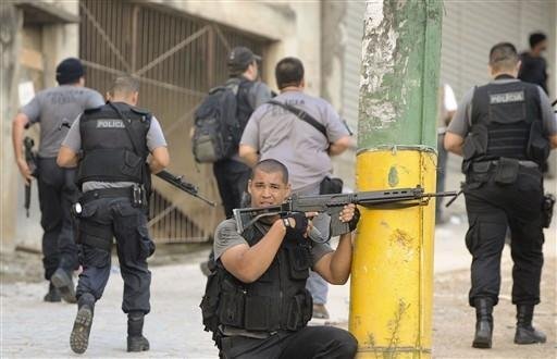 Pol&iacute;cia encontra dep&oacute;sito de armas e drogas com 3 toneladas de maconha