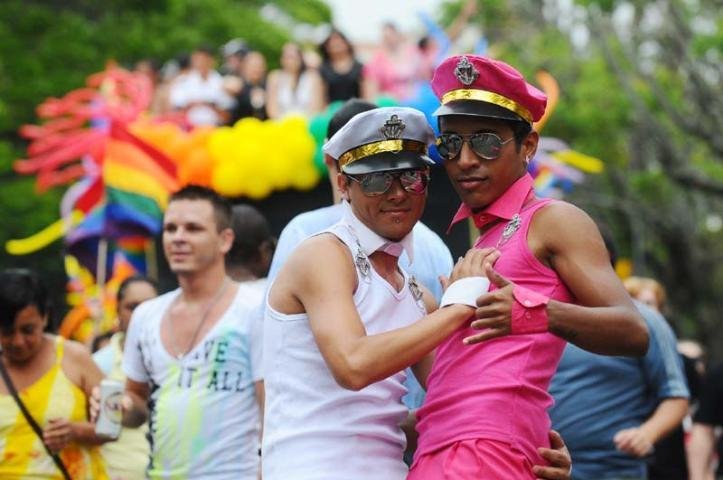 Parada Livre re&uacute;ne milhares em Porto Alegre
