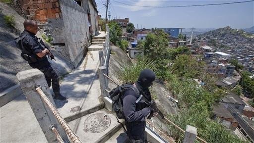 O secret&aacute;rio de Seguran&ccedil;a P&uacute;blica, Jos&eacute; Mariano Beltrame, apresenta nesta ter&ccedil;a-feira, na Academia de Pol&iacute;cia Civil, todas as armas e drogas apreendidas no Complexo do Alem&atilde;o