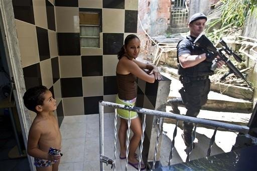 PM instala ouvidoria para investigar abusos policiais e den&uacute;ncias de saques nas favelas ocupadas