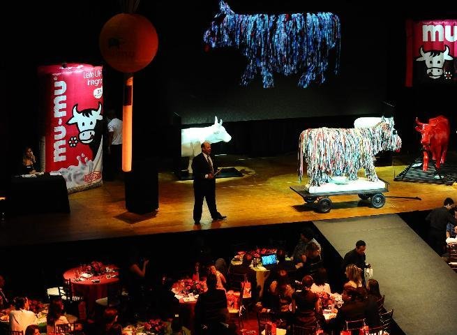 Leil&atilde;o acontece no teatro do Bourbon Country