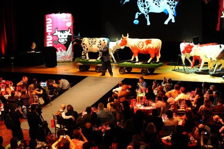 Vacas em homenagem aos clubes foram vendidas por R$ 30,5 mil cada