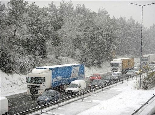 Onda de frio na Europa causa 28 mortes na Europa Central e caos nos transportes