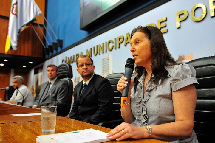 Lojistas do Viaduto Ot&aacute;vio Rocha temem perda de espa&ccedil;o. Professora  Neusa Cavedon, discutiu na C&acirc;mara os caminhos para a constru&ccedil;&atilde;o
