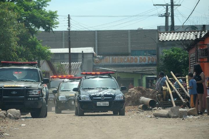 Pol&iacute;cia n&atilde;o encontra traficantes do Rio em vila de Porto Alegre