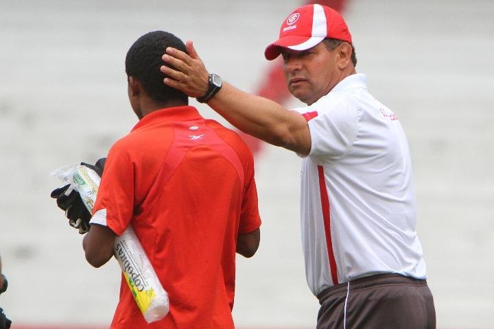 Roth diz que confia em Alecsandro e Rafael Sobis no ataque do Inter
