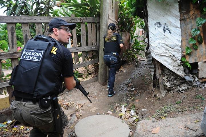 Pol&iacute;cia Civil realiza a&ccedil;&otilde;es de busca em quatro vilas da Capital