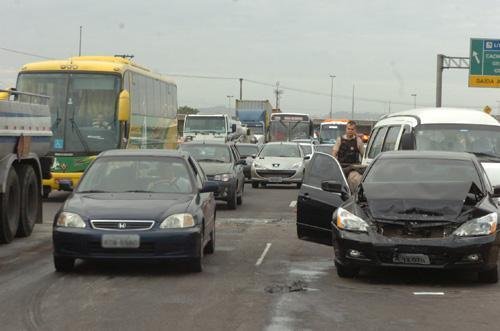 Acidente causou congestionamento na rodovia