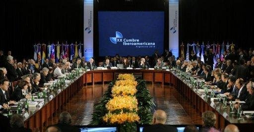 Ibero-Am&eacute;rica compromete-se a erradicar o analfabetismo em 2015
