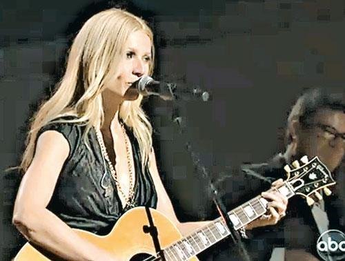 Gwyneth Paltrow canta de novo em CountryStrong 
