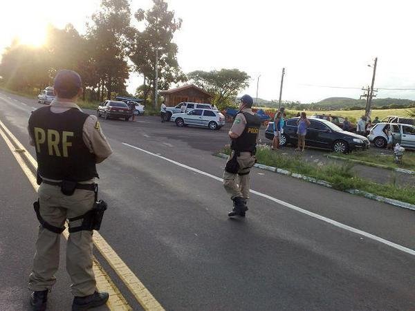Carros j&aacute; foram retirados e a rodovia foi liberada 