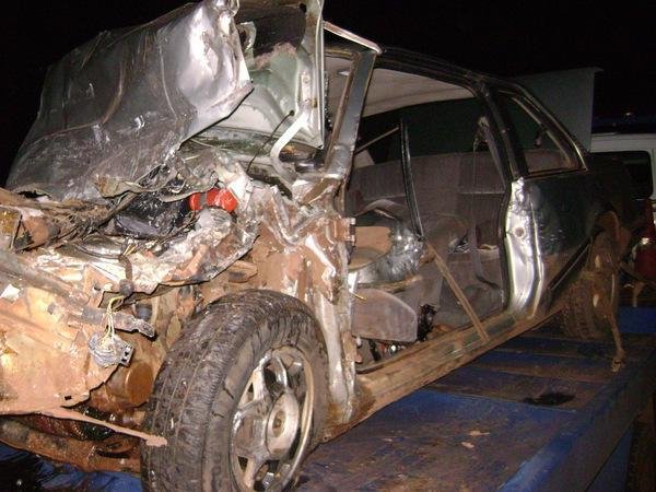 Colis&atilde;o entre um carro e um caminh&atilde;o deixou dois mortos e cinco feridos, na BR 470