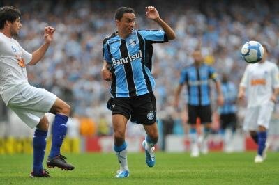 Gr&ecirc;mio deve encaminhar a renova&ccedil;&atilde;o de L&uacute;cio nesta semana