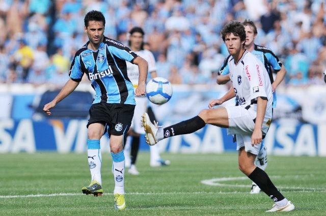 Jonas fatura Bola de Prata, da Placar 