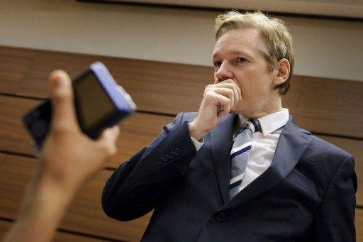 Fundador do WikiLeaks permanecer&aacute; detido at&eacute; 14 de dezembro