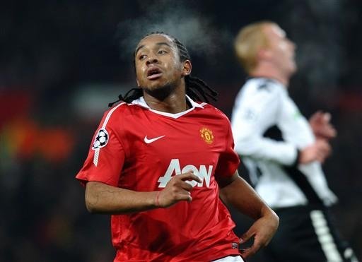 Com gol de Anderson, Manchester empata e &eacute; primeiro