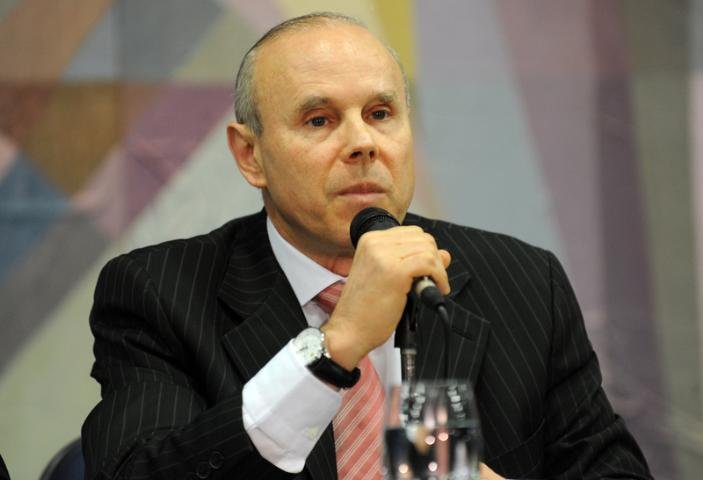 Ministro da Fazenda volta atr&aacute;s e nega corte de or&ccedil;amento em obras do PAC