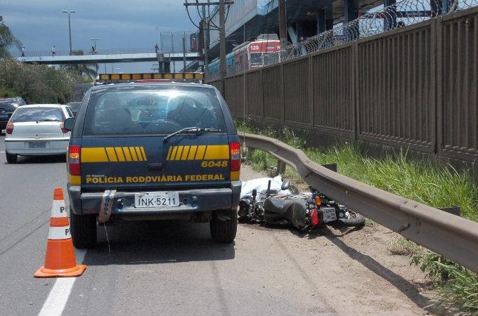 Motociclista morre em acidente na BR 116, em Porto Alegre