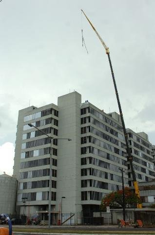 Pelo menos 10 mil clientes da CEEE ficaram sem luz por conta do temporal em Porto Alegre e Gua&iacute;ba