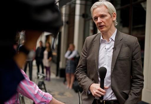 M&atilde;e de fundador do WikiLeaks diz que filho enfrenta grandes for&ccedil;as
