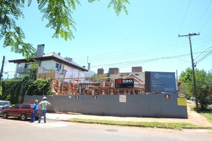  A obra foi interditada e a per&iacute;cia est&aacute; no local