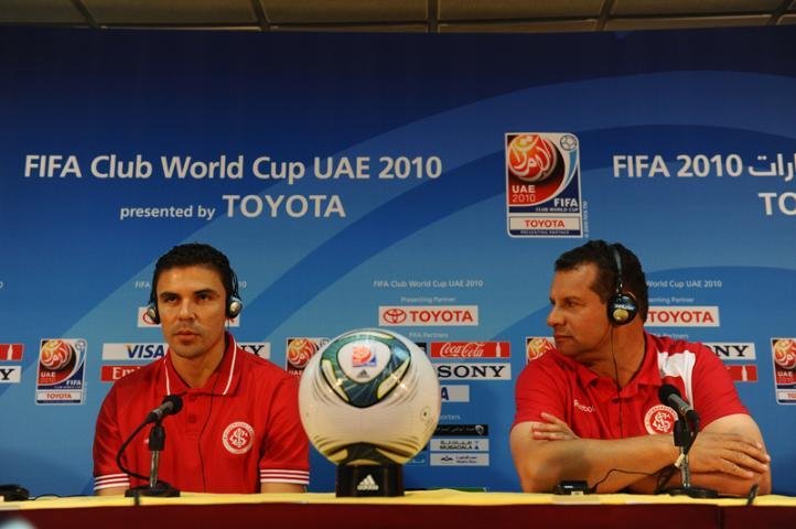 Roth e Bol&iacute;var quase s&atilde;o barrados em est&aacute;dio de Abu Dhabi