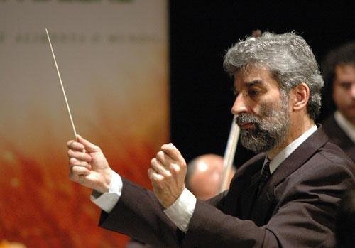 Borges-Cunha &eacute; o regente da Orquestra Fundarte, que se apresenta pelo Sesi Catedrais 