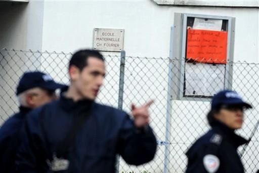 Termina tomada de ref&eacute;ns em escola na Fran&ccedil;a