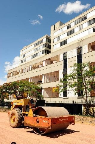 O tremor foi causado pela m&aacute;quina que estava aplainando uma rua lateral, segundo os engenheiros
