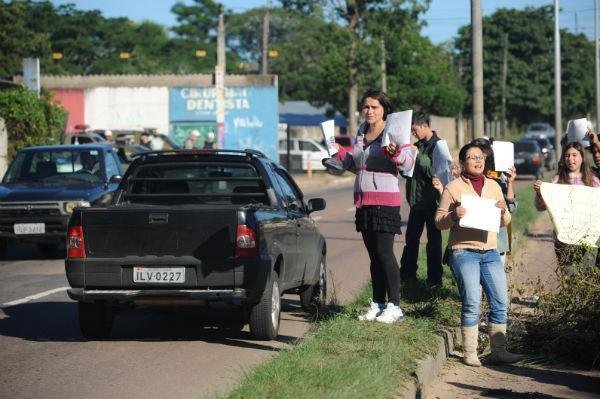 Moradores da Lomba do Pinheiro protestam contra falta de seguran&ccedil;a no tr&acirc;nsito