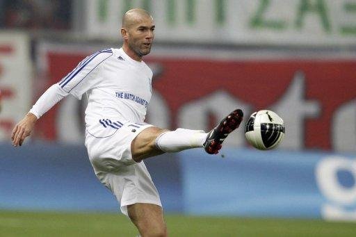 Amigos de Ronaldo e Zidane jogam partida contra pobreza