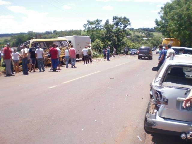 Segundo a PRF, o caminh&atilde;o de Cerro Largo provocou o acident