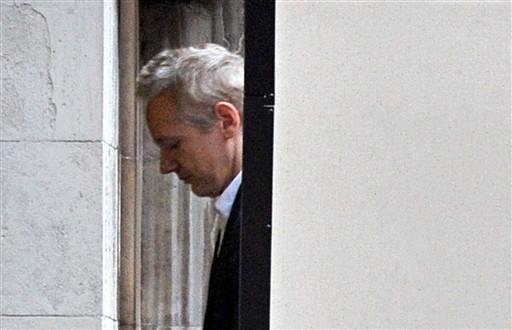 Julian Assange deve morar na mans&atilde;o de um de seus colaboradores, no leste da Inglaterra