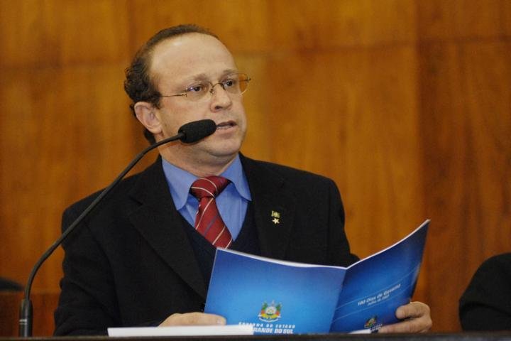 Deputado estadual pelo PT, Ad&atilde;o Villaverde confirmou que foi escolhido para presidir a Assembleia em 2011
