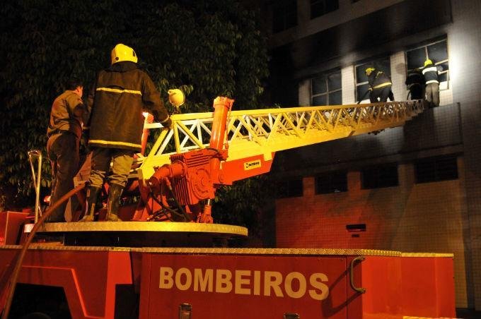 Inc&ecirc;ndio atinge pr&eacute;dio dos Mensageiros da Caridade na Capital