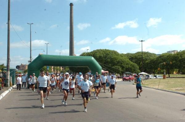 Idosos fazem maratona em Porto Alegre 