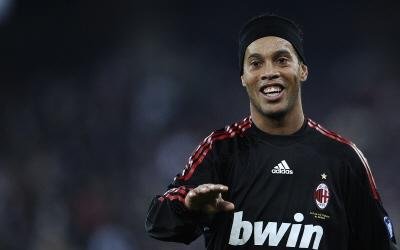 Manchester City entra na concorr&ecirc;ncia por Ronaldinho Ga&uacute;cho