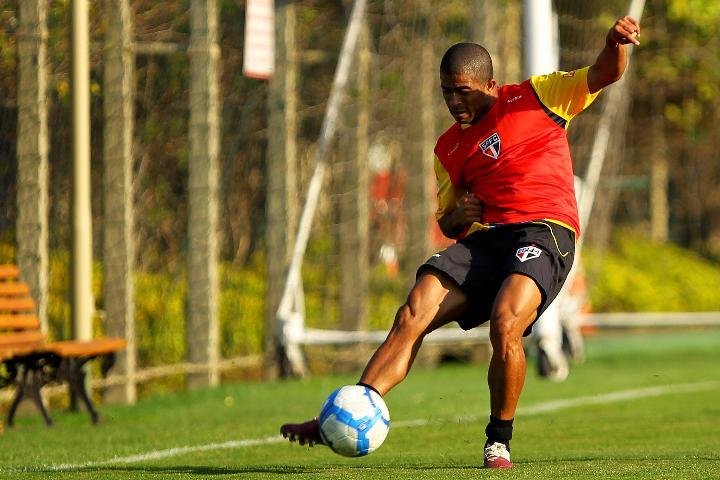Junior Cesar dispensa f&eacute;rias por volta ao S&atilde;o Paulo