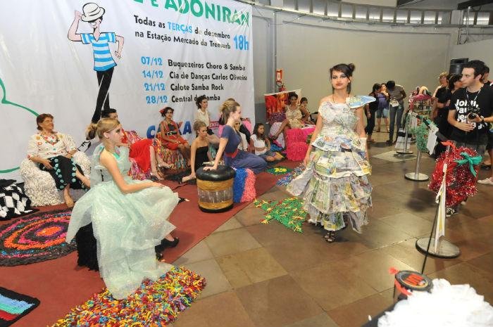 Outros atividades como oficinas de artesanato recicl&aacute;veis tamb&eacute;m s&atilde;o organizadas pelo Clube
