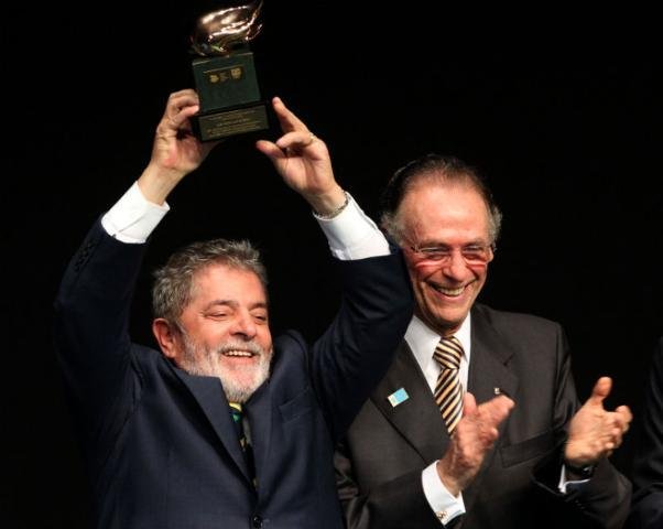 Para Lula, dinheiro p&uacute;blico para esporte n&atilde;o &eacute; gasto, &eacute; investimento