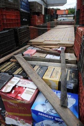 Receita apreende cerca de 500 litros de bebidas em posto de gasolina da Capital 