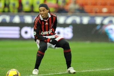 Dirigente diz que acerto com Ronaldinho est&aacute; mais pr&oacute;ximo do que se imagina