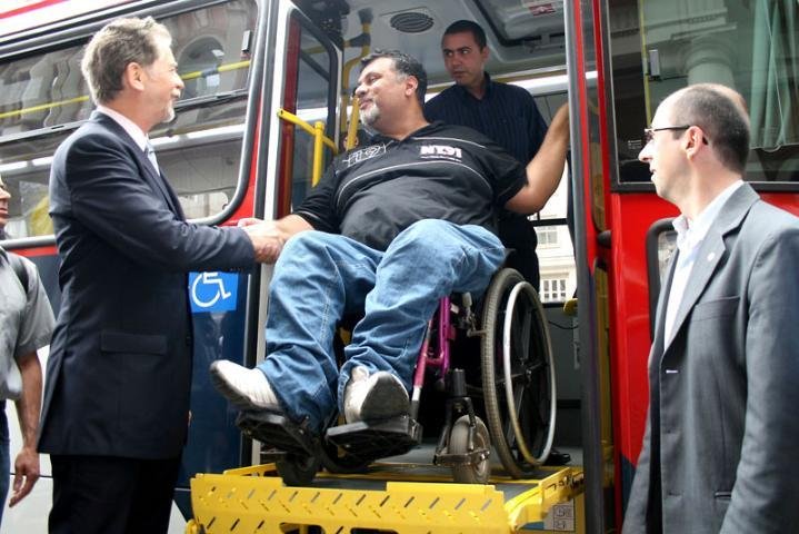EPTC apresenta lota&ccedil;&otilde;es adaptadas para cadeirantes