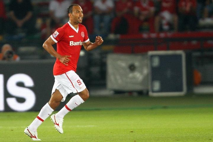Alecsandro n&atilde;o recebeu propostas de outros clubes