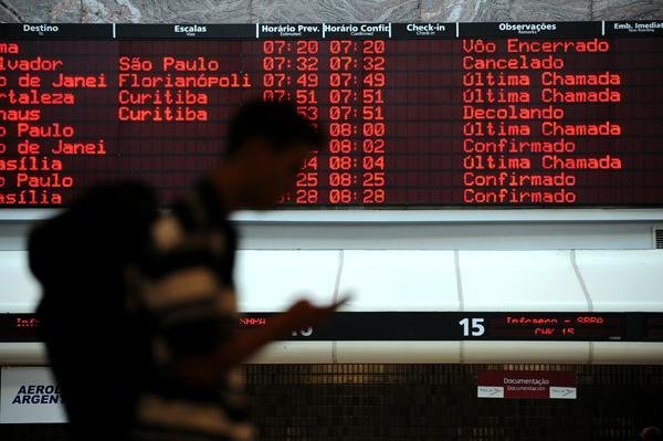 	Justi&ccedil;a pro&iacute;be greves em aeroportos at&eacute; 10 de janeiro