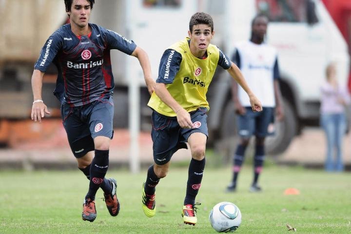 Oscar e mais dois jogadores se apresentam domingo &agrave; Sele&ccedil;&atilde;o