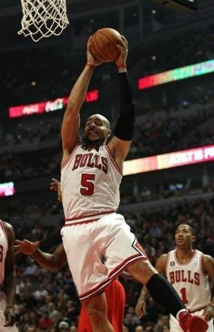 Carlos Boozer foi o cestinha da partida, mas n&atilde;o impediu derrota do Chicago Bulls para o Knicks
