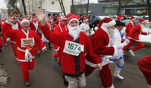 Corrida de Papais No&eacute;is movimenta Natal da Litu&acirc;nia