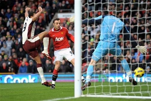 Manchester United vence Sunderland e mant&eacute;m lideran&ccedil;a do Ingl&ecirc;s