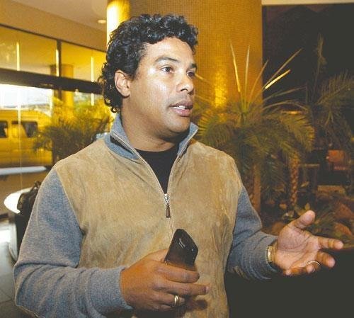 Reuni&atilde;o pode aproximar Ronaldinho do Gr&ecirc;mio
